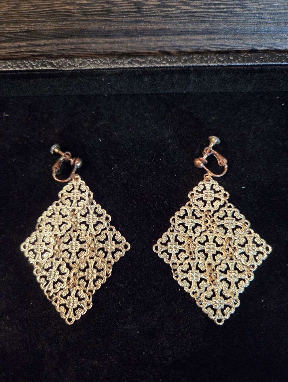 Delicate Filigree Diamond-Shaped Drop Clip Earrings - Gold Tone
